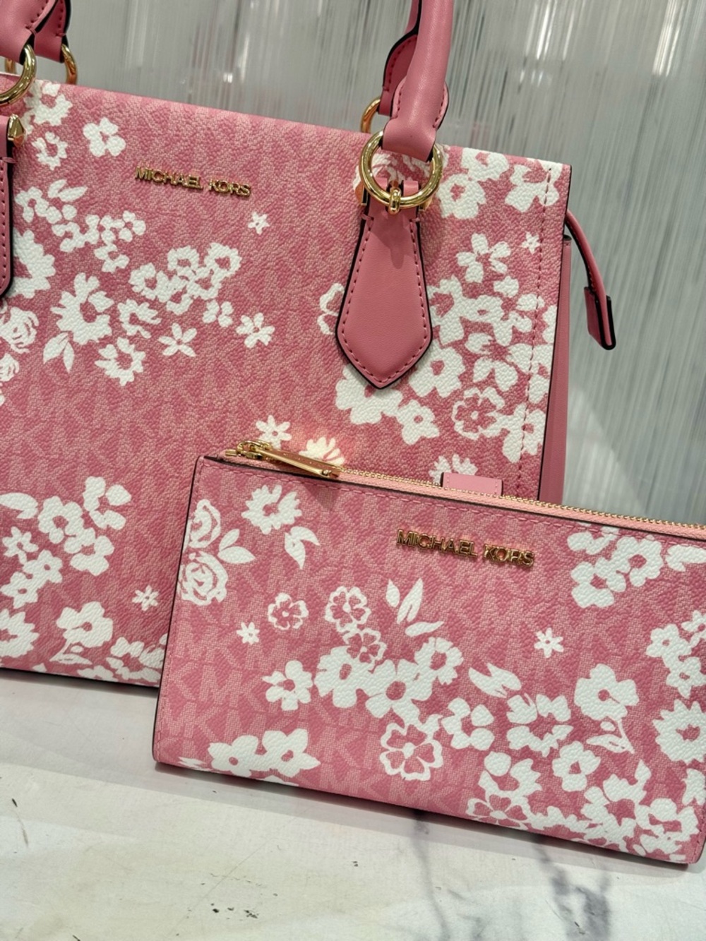 NWT MICHAEL KORS Marilyn Medium Printed Signature Logo Satchel and wristlet set - Picture 2 of 11